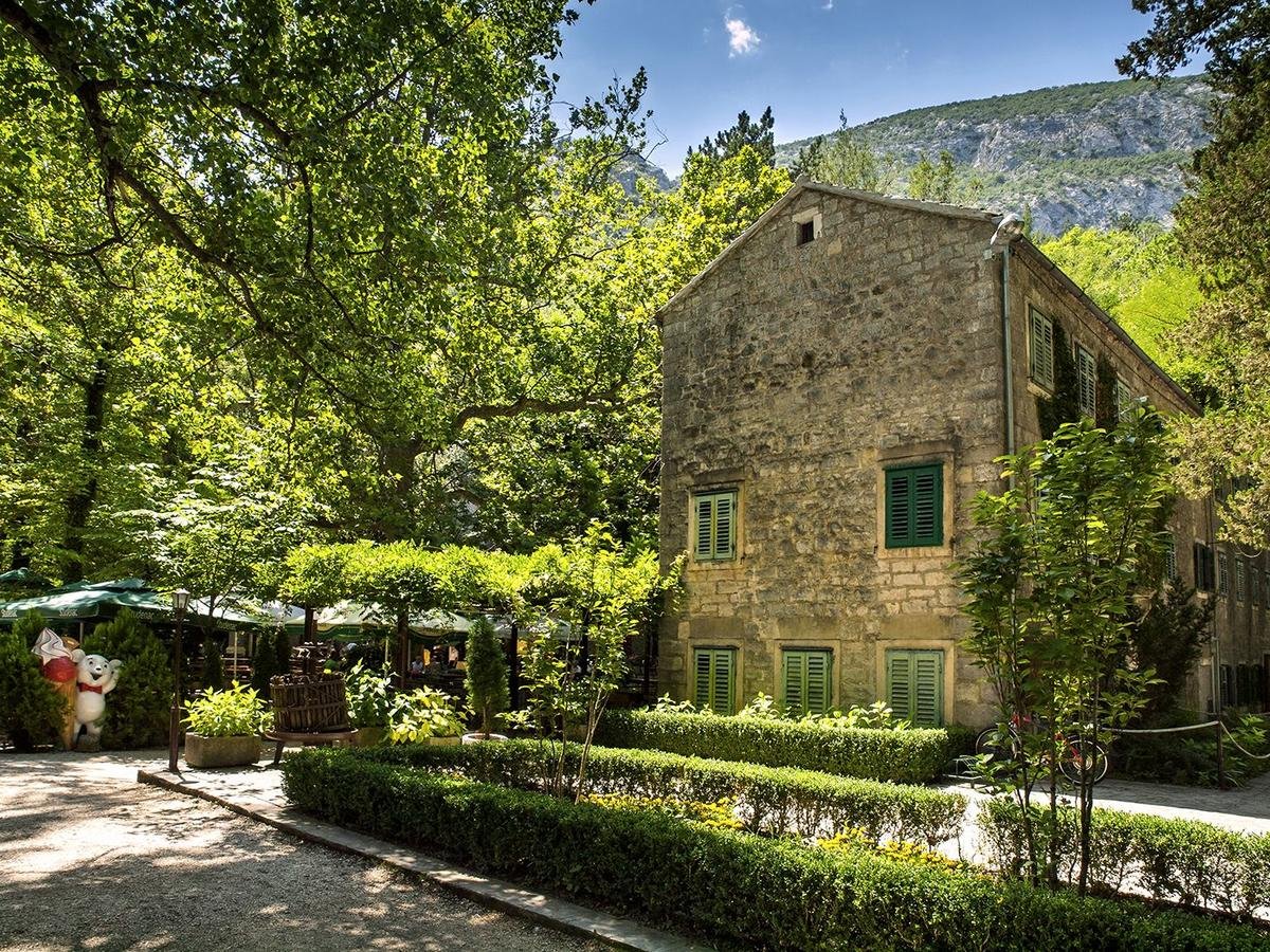 Poziv na jednodnevni proljetni izlet: Otkrijte čari Sinja, Omiša i kanjona Cetine!